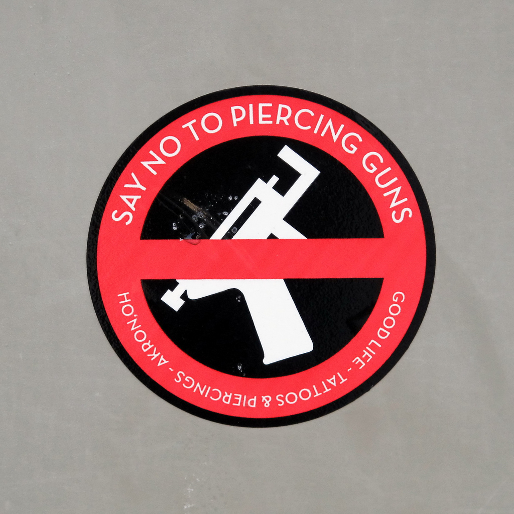 Pistola spara orecchini  BorneoFlower Piercing Studio
